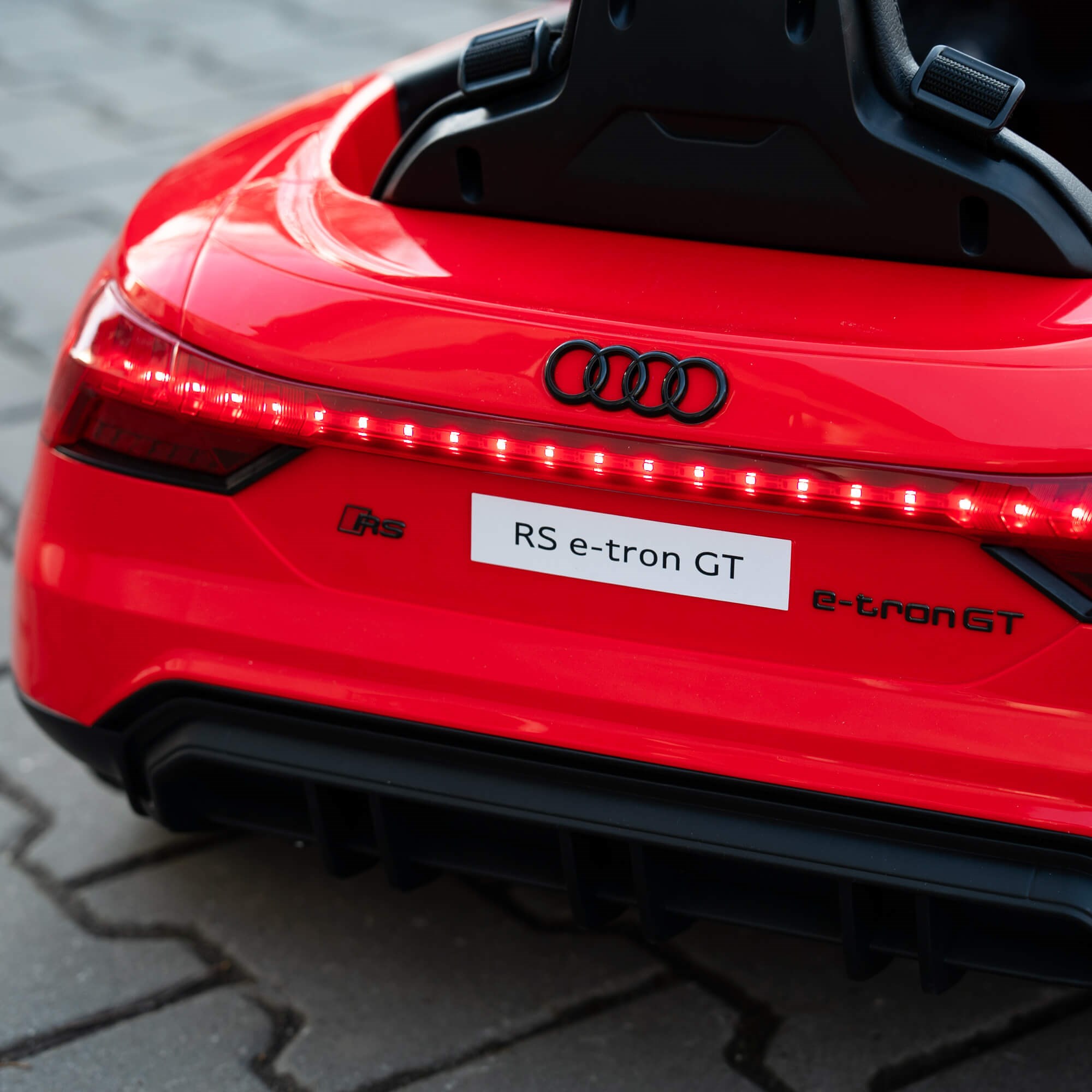 Mašīnīte ar akumulatoru Audi elektriskais bērnu auto rotaļlieta ar pulti Springos KC0013 Mašīnīte ar akumulatoru Audi elektriskais bērnu auto rotaļlieta ar pulti Springos KC0013