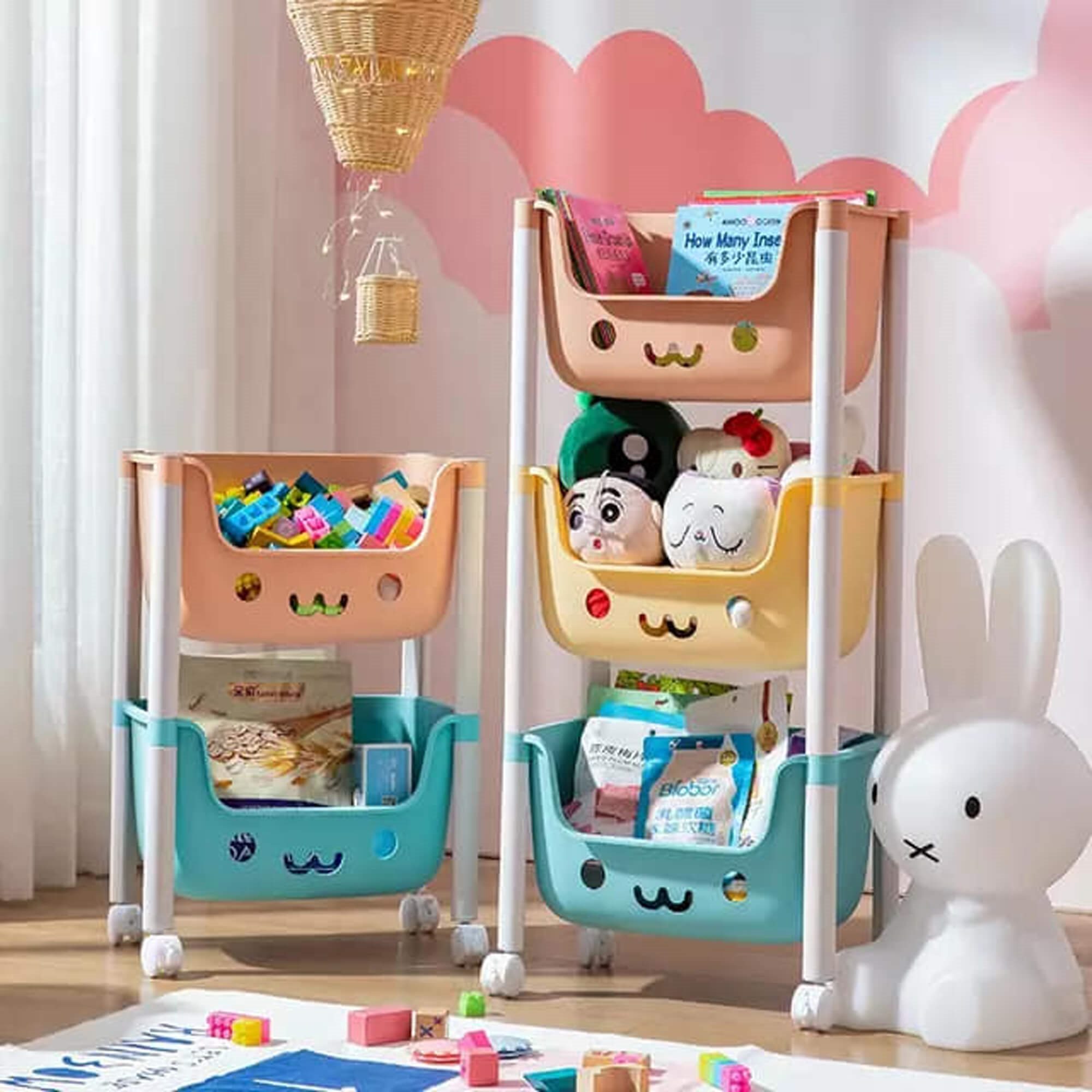 Rotaļlietu plaukts ar 3 atvilktnēm Springos HA7481 uz riteņiem Rotaļlietu plaukts ar 3 atvilktnēm Springos HA7481 uz riteņiem