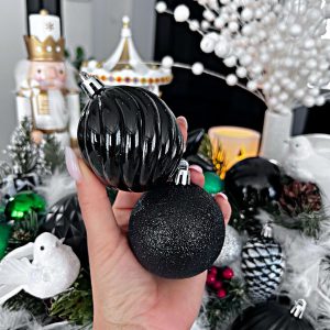 Ziemassvētku bumbiņas Springos CA1142 33 GAB.