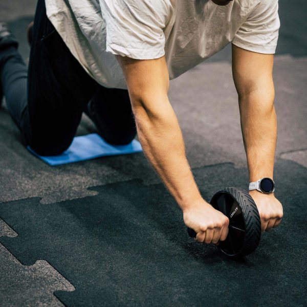 Vingrošanas ritenis ar paklājiņu ACT0110